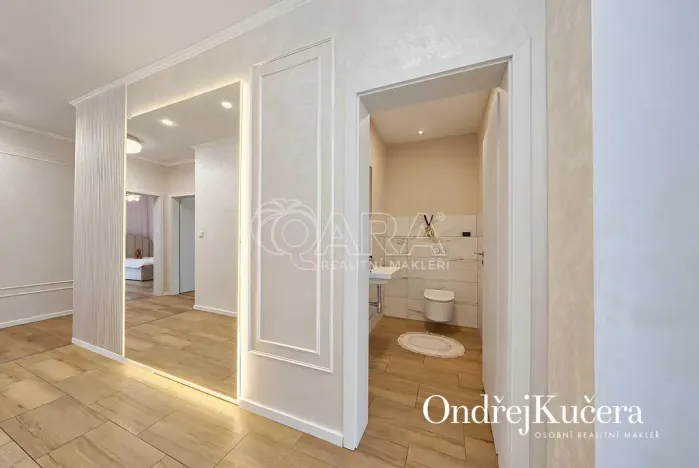 Prodej rodinného domu, Jeviněves, 200 m2