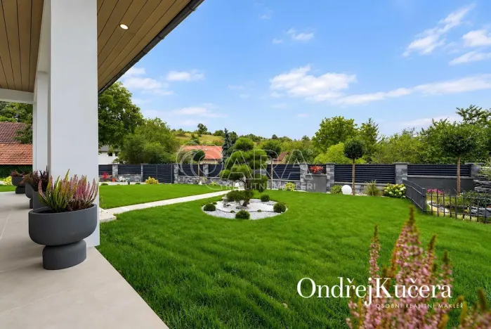 Prodej rodinného domu, Jeviněves, 200 m2