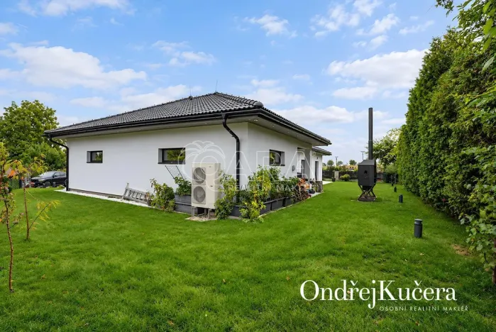 Prodej rodinného domu, Jeviněves, 200 m2