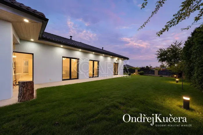 Prodej rodinného domu, Jeviněves, 200 m2