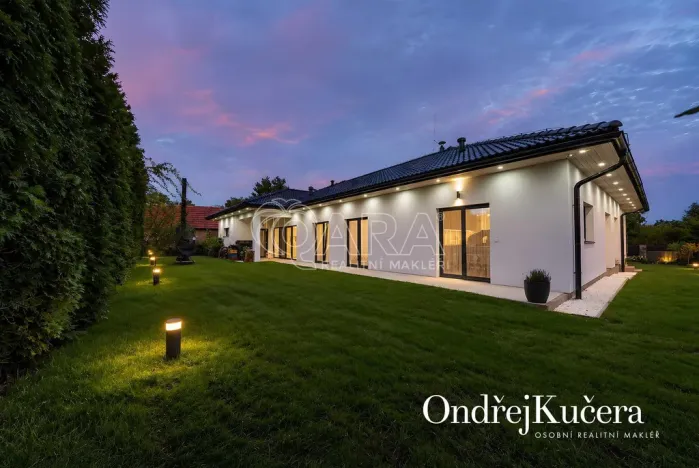 Prodej rodinného domu, Jeviněves, 200 m2
