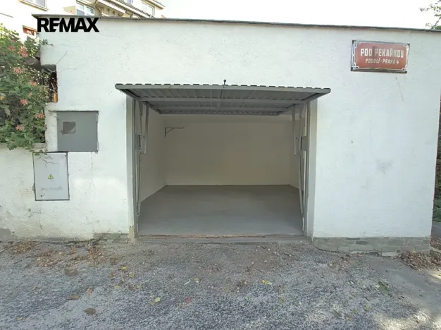 Prodej garáže, Praha - Podolí, 27 m2