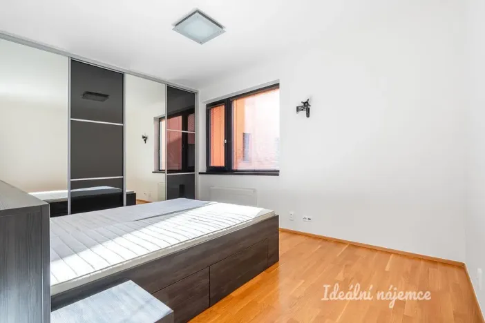 Pronájem bytu 2+kk, Praha - Holešovice, V přístavu, 64 m2