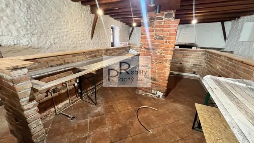 Pronájem obchodního prostoru, Znojmo, Tovární, 300 m2