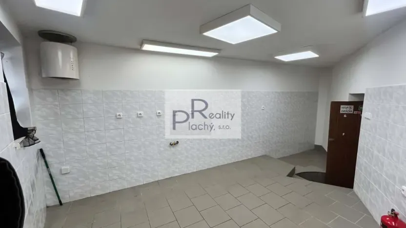 Pronájem obchodního prostoru, Znojmo, Tovární, 300 m2