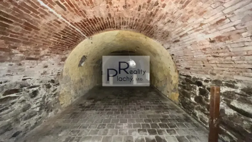Pronájem obchodního prostoru, Znojmo, Tovární, 300 m2