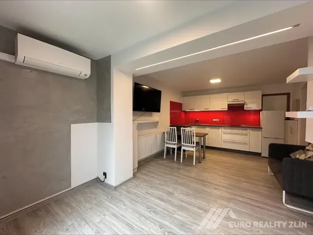 Pronájem bytu 2+kk, Zlín, Nad Vývozem, 54 m2