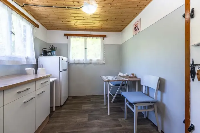 Prodej chaty, Černolice, V Dolečku, 28 m2