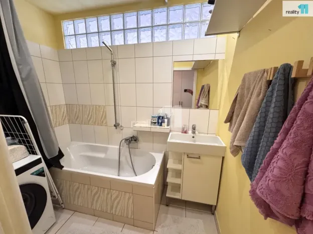Pronájem bytu 2+kk, Praha - Hloubětín, Mochovská, 55 m2