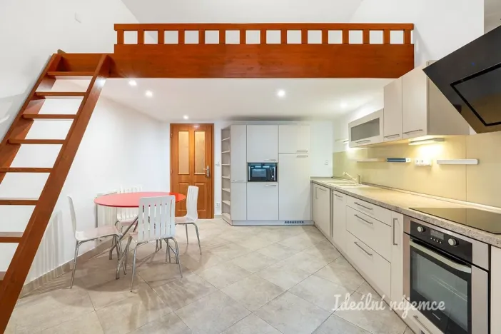 Pronájem bytu 1+1, Praha - Smíchov, Radlická, 43 m2