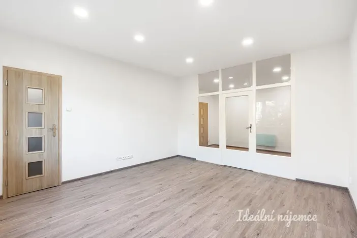 Pronájem bytu 2+kk, Praha - Břevnov, Patočkova, 41 m2