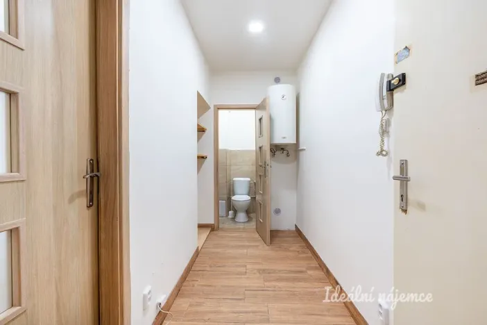 Pronájem bytu 2+kk, Praha - Břevnov, Patočkova, 41 m2