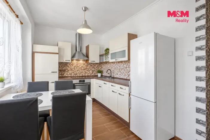 Prodej bytu 2+kk, Kralupy nad Vltavou - Lobeček, nám. Mládežníků, 52 m2