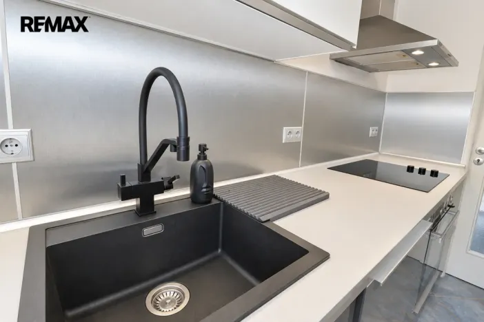 Pronájem bytu 2+kk, Praha - Vokovice, Lužná, 70 m2