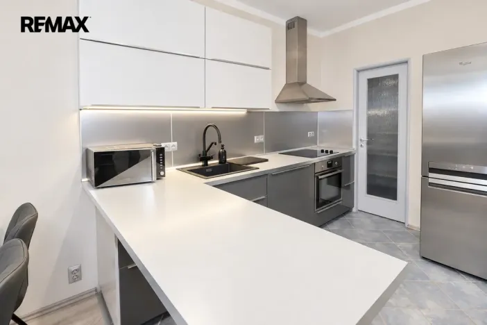 Pronájem bytu 2+kk, Praha - Vokovice, Lužná, 70 m2