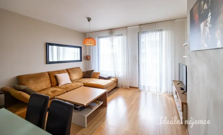 Pronájem bytu 2+kk, Praha - Vysočany, Sousedíkova, 59 m2