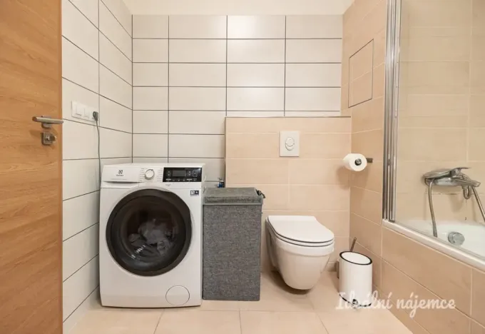 Pronájem bytu 2+kk, Praha - Vysočany, Sousedíkova, 59 m2