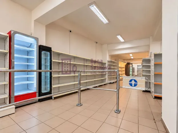 Pronájem obchodního prostoru, Studená, nám. Sv. J. Nepomuckého, 520 m2