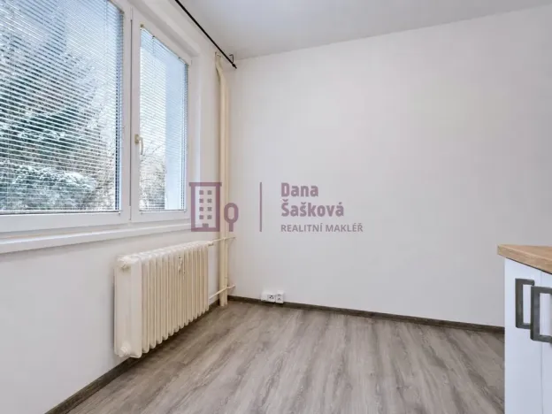 Pronájem bytu 1+kk, Jindřichův Hradec - Jindřichův Hradec III, sídliště Vajgar, 16 m2