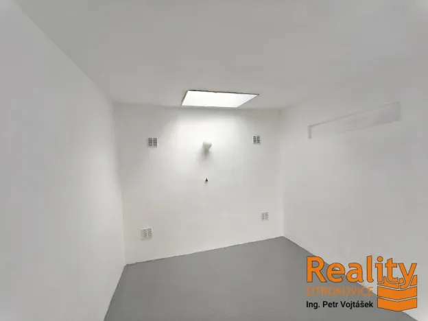 Pronájem garáže, Otrokovice, tř. Tomáše Bati, 17 m2