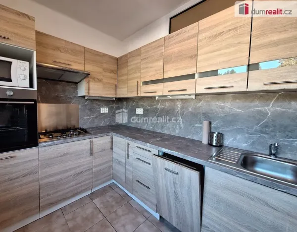 Pronájem bytu 3+1, Praha, Krátká, 65 m2