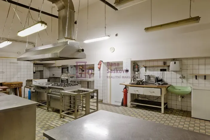 Pronájem restaurace, Jindřichův Hradec - Jindřichův Hradec I, nám. Míru, 160 m2