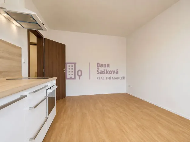 Pronájem bytu 1+kk, Jindřichův Hradec - Jindřichův Hradec I, nám. Míru, 23 m2