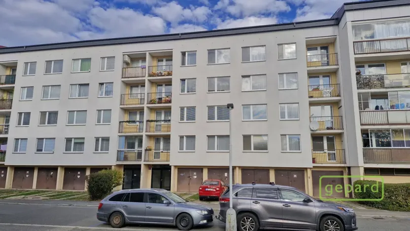 Pronájem bytu 3+kk, Praha - Kobylisy, Hovorčovická, 76 m2