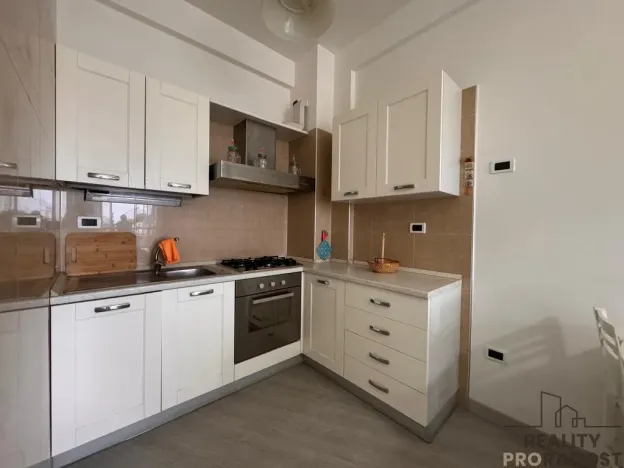 Prodej bytu 4+kk, Via C. Colombo, Silvi, Itálie, 80 m2