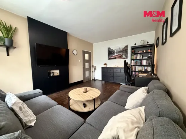 Prodej bytu 3+1, Postoloprty, Jiráskovo náměstí, 67 m2