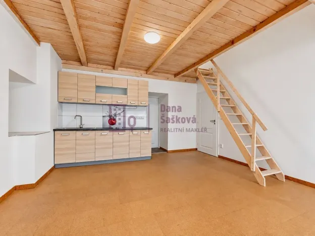 Pronájem bytu 1+kk, Jindřichův Hradec - Jindřichův Hradec I, nám. Míru, 50 m2
