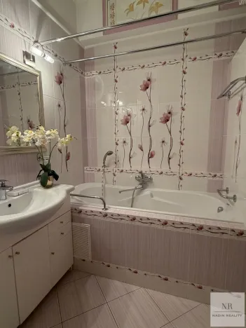 Pronájem bytu 3+1, Karlovy Vary, Sadová, 90 m2