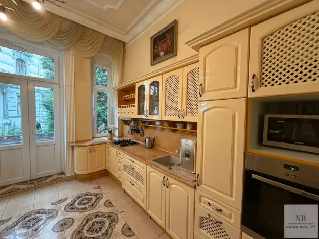 Pronájem bytu 3+1, Karlovy Vary, Sadová, 90 m2