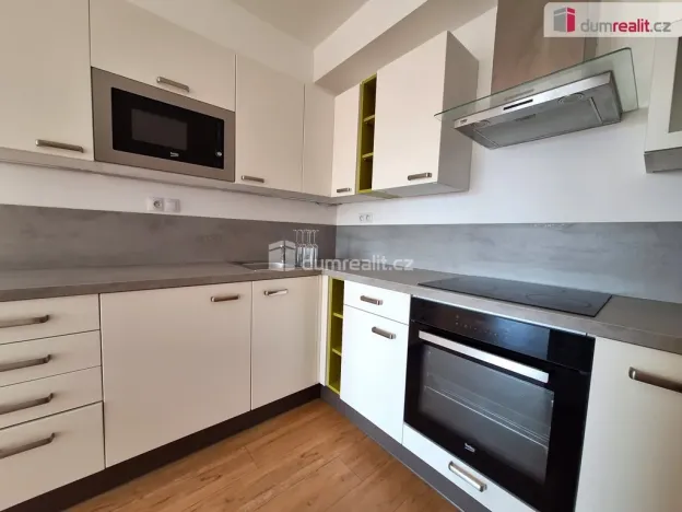 Pronájem bytu 2+kk, Praha, Hlučkova, 63 m2