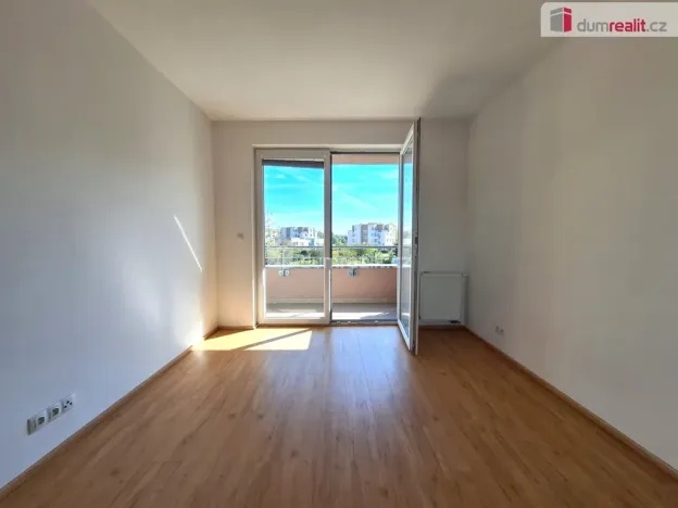 Pronájem bytu 2+kk, Praha, Hlučkova, 63 m2