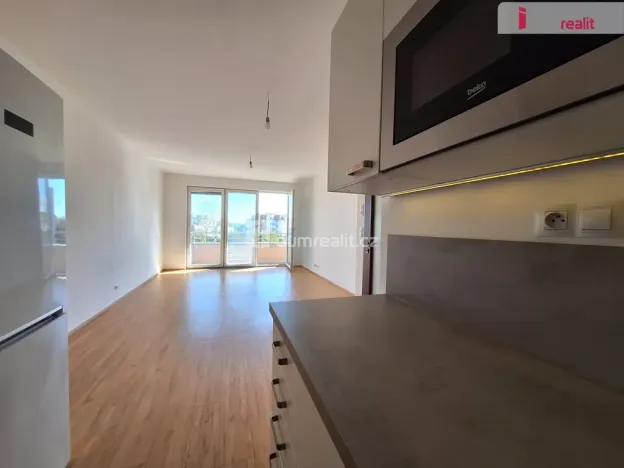 Pronájem bytu 2+kk, Praha, Hlučkova, 63 m2