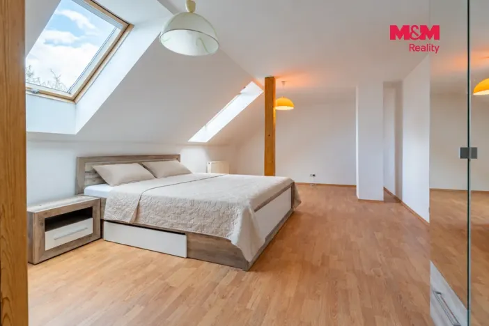 Prodej rodinného domu, Dynín, 330 m2