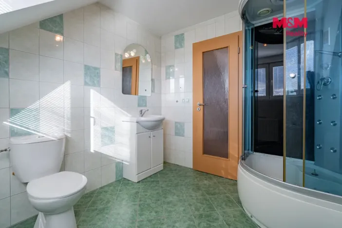 Prodej rodinného domu, Dynín, 330 m2