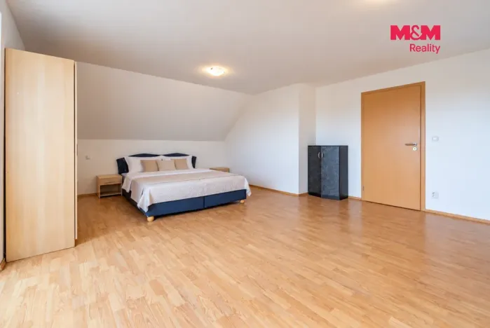 Prodej rodinného domu, Dynín, 330 m2