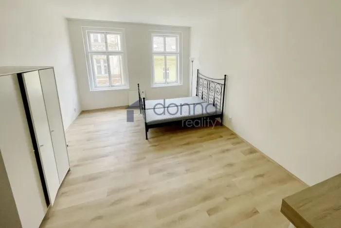 Pronájem bytu 1+1, Praha, Lublaňská, 42 m2