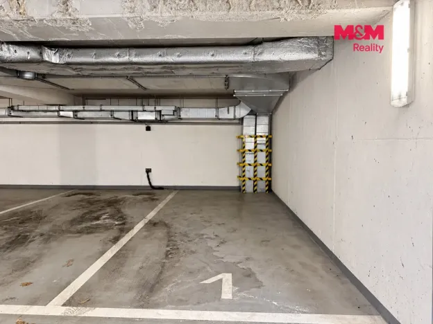 Prodej garážového stání, Praha, Velká skála, 11 m2