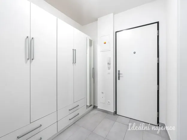 Pronájem bytu 1+kk, Praha - Vysočany, Strnadových, 34 m2