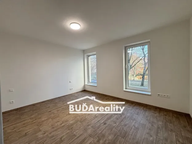 Pronájem bytu 2+kk, Zlín, Lorencova, 58 m2