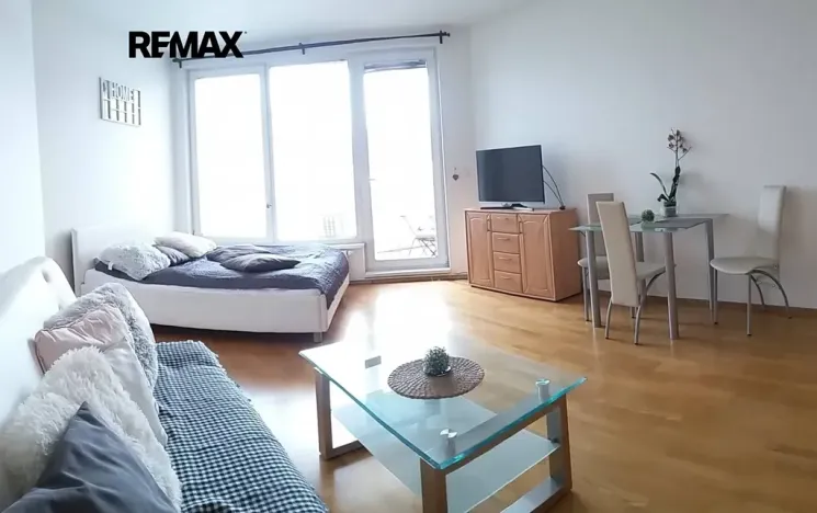 Pronájem bytu 1+kk, Praha - Libeň, Drahobejlova, 33 m2