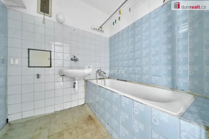 Prodej bytu 2+1, Ostrov, Palackého, 74 m2