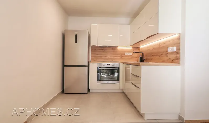 Pronájem bytu 2+kk, Praha, Novoborská, 40 m2