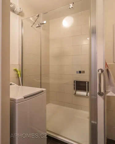 Pronájem bytu 2+kk, Praha, Novoborská, 40 m2