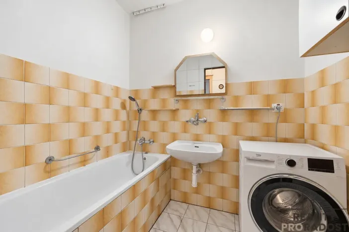 Prodej bytu 3+1, Lázně Bohdaneč, Za Sokolovnou, 80 m2