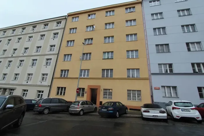 Pronájem bytu 1+kk, Praha - Nusle, U křížku, 27 m2
