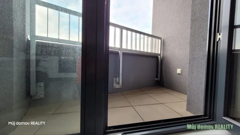 Pronájem bytu 1+kk, Praha - Modřany, Komořanská, 36 m2